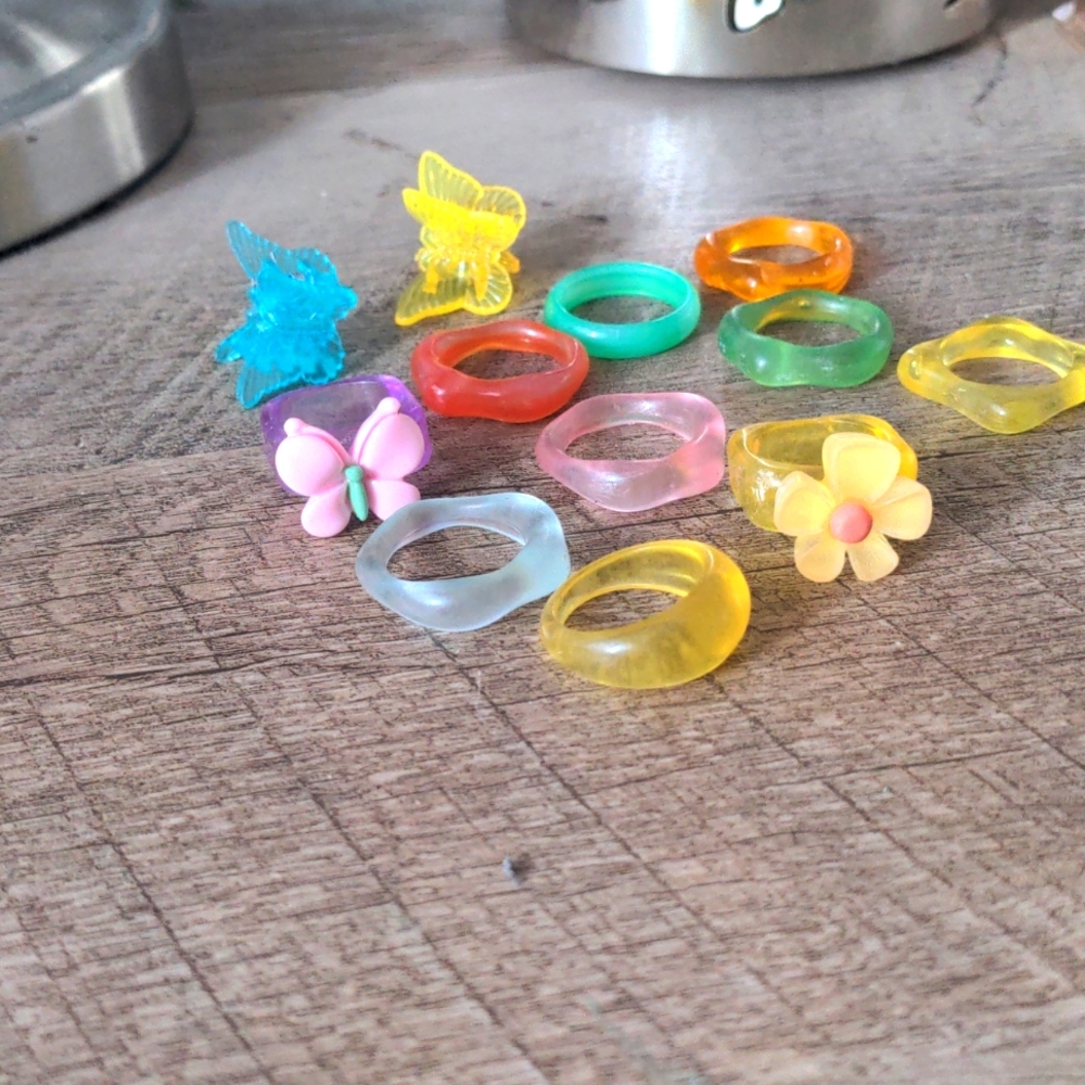 10 Rings & 2 butterfly clips
